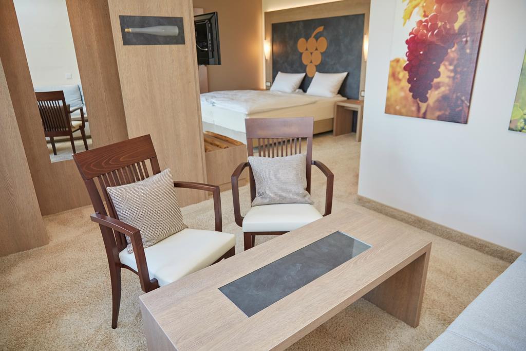 Hotel-Gasthof Die Post Brennerei Frankenhoehe Шиллингсфюрст Экстерьер фото