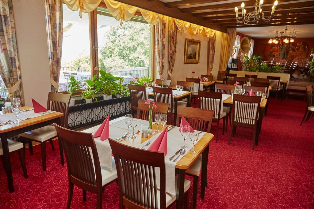 Hotel-Gasthof Die Post Brennerei Frankenhoehe Шиллингсфюрст Экстерьер фото