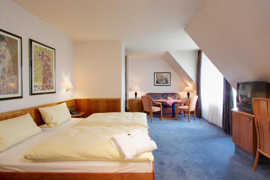 Hotel-Gasthof Die Post Brennerei Frankenhoehe Шиллингсфюрст Номер фото